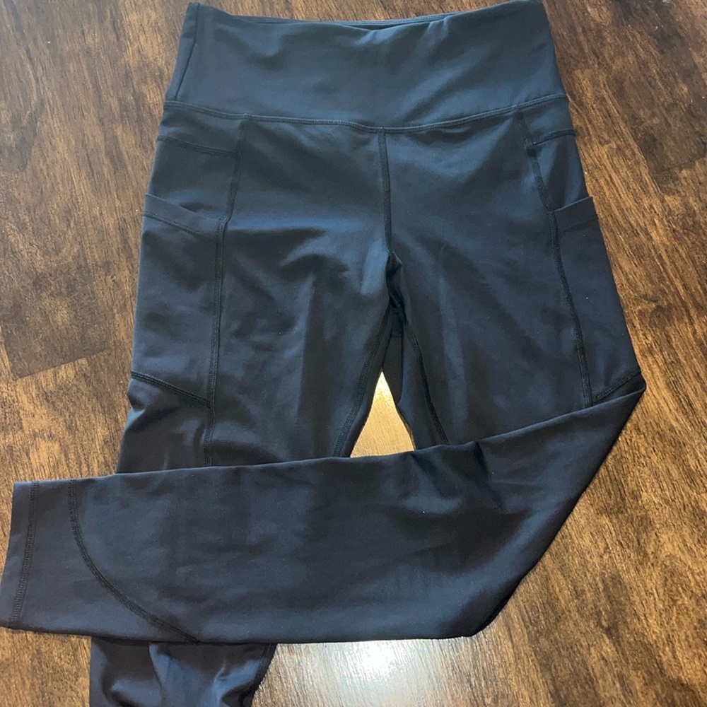 Zyia Black Pocket Light n Tight Hi-rise 7/8 Legging
